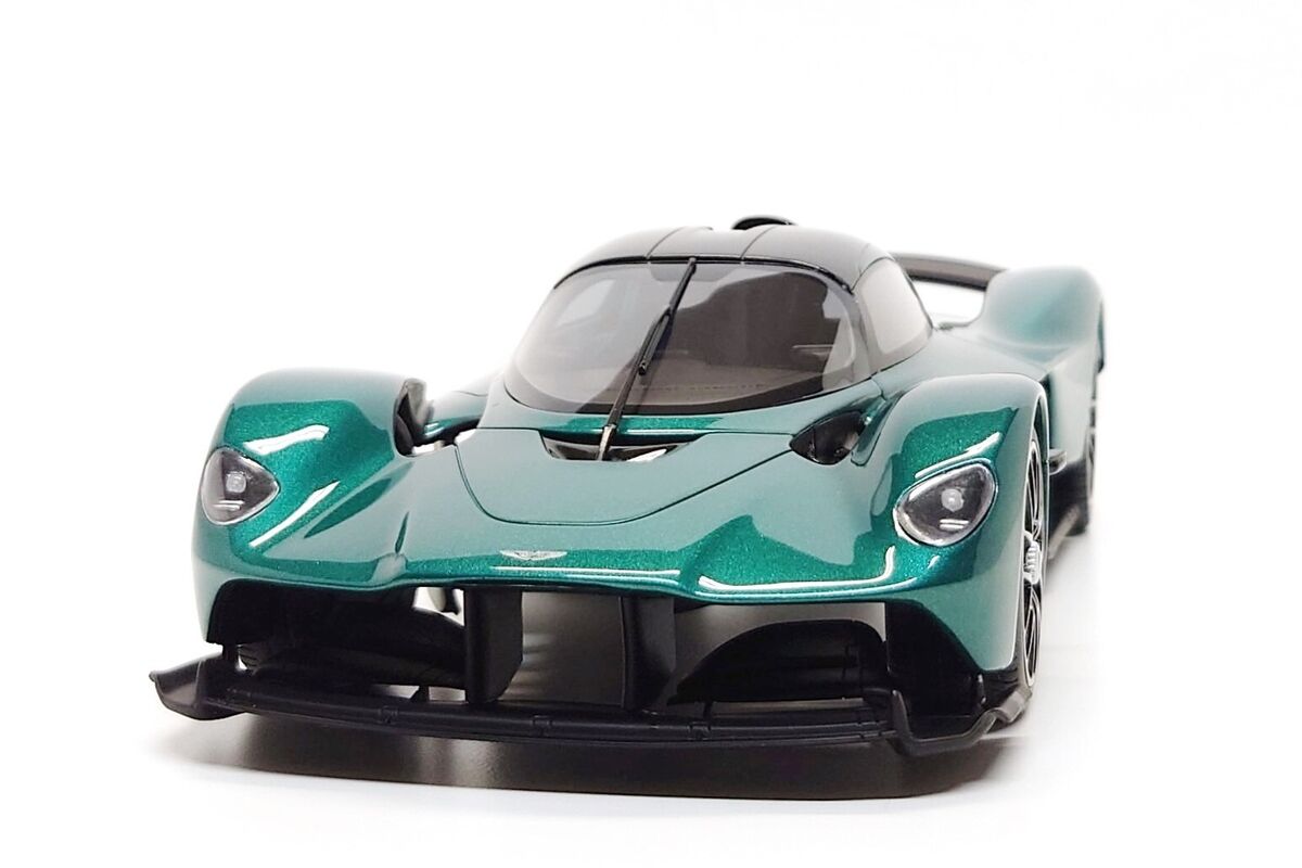 Aston Martin Valkyrie 1/18